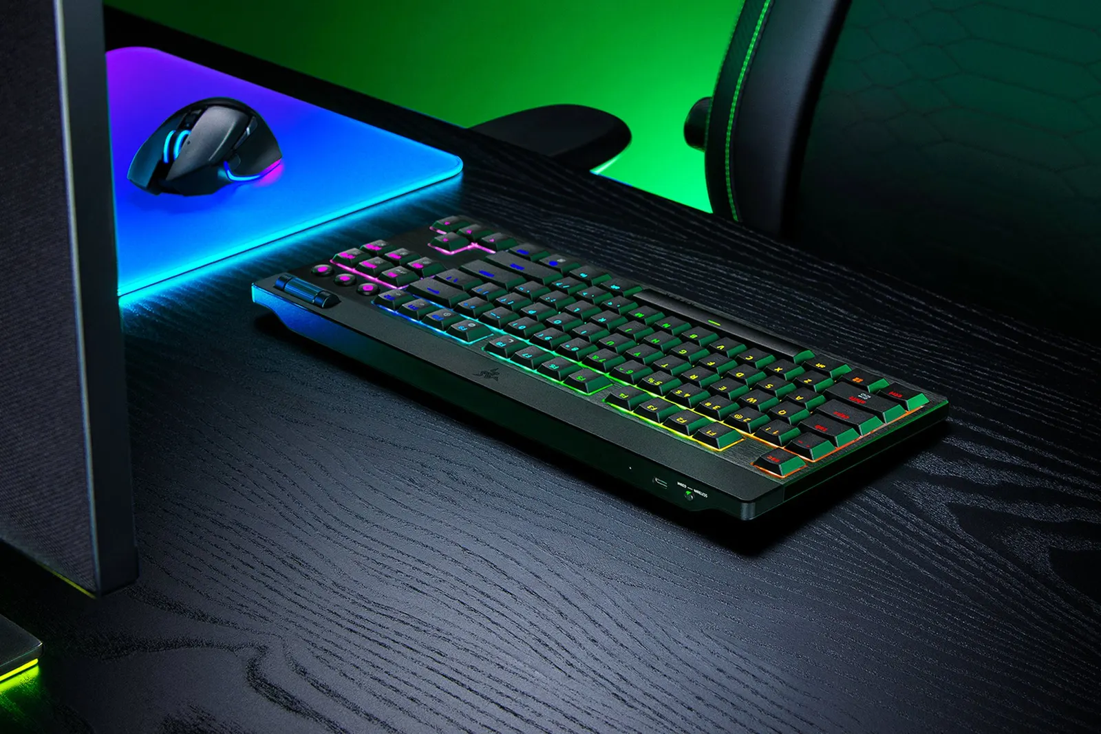 Razer Keyboard mechanical BlackWidow V4 Low-profile TKL HyperSpeed, 87key, Green Switch, USB-A/WL/BT, EN, RGB, black