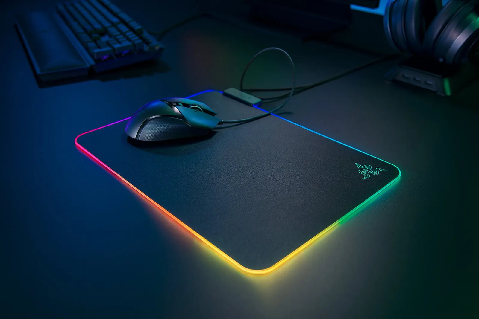 მაუს პადი Razer Mouse Pad Firefly V2, RGB, M (355x255x3mm), black