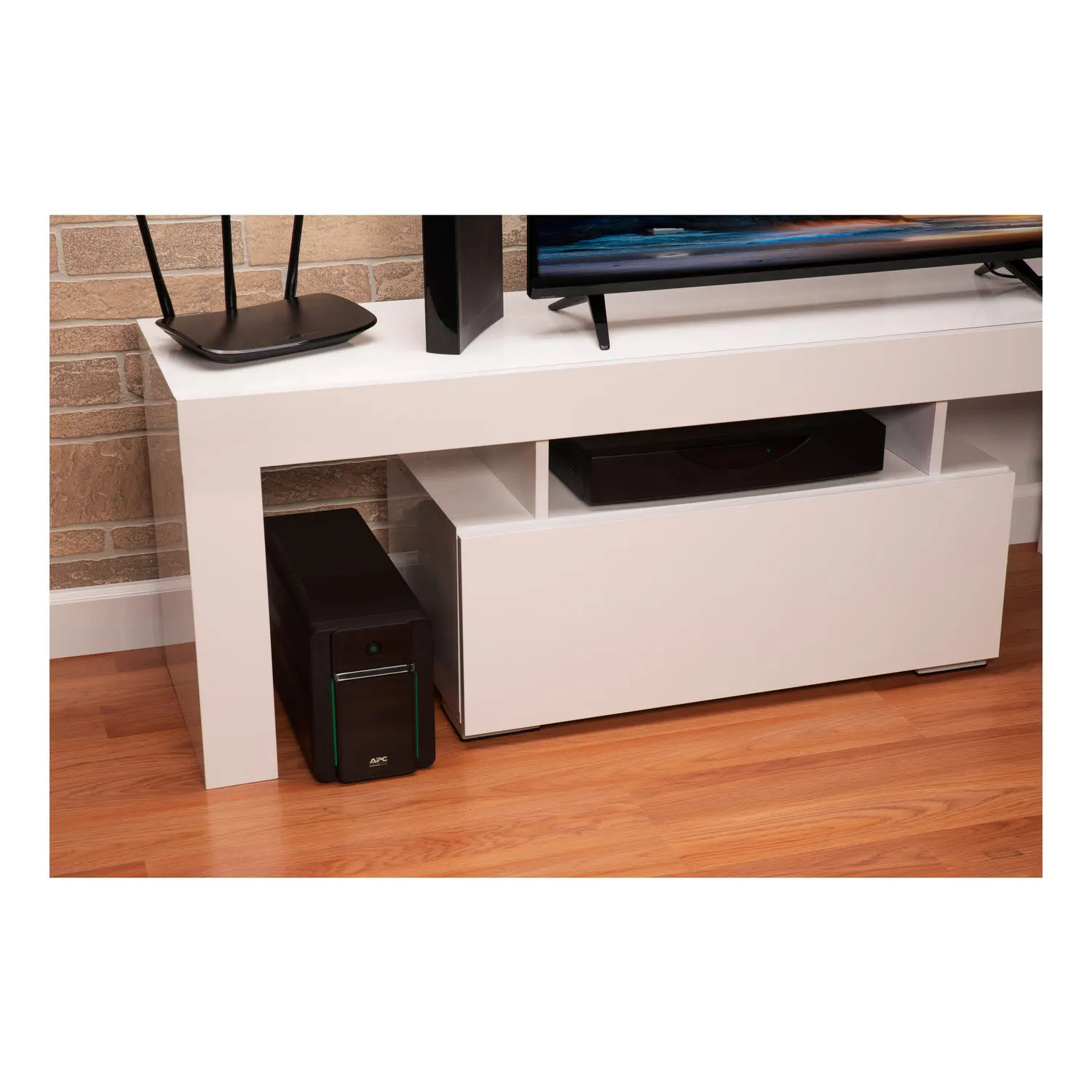 Line-Interactive ტიპის UPS APC Easy UPS 1600VA, 230V, AVR, Schuko Sockets