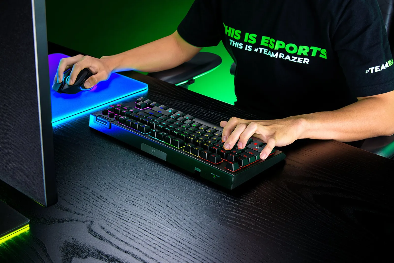 Razer Keyboard mechanical BlackWidow V4 TKL HyperSpeed, 87key, Orange Switch Gen-3, USB-A/WL/BT, EN, RGB, black