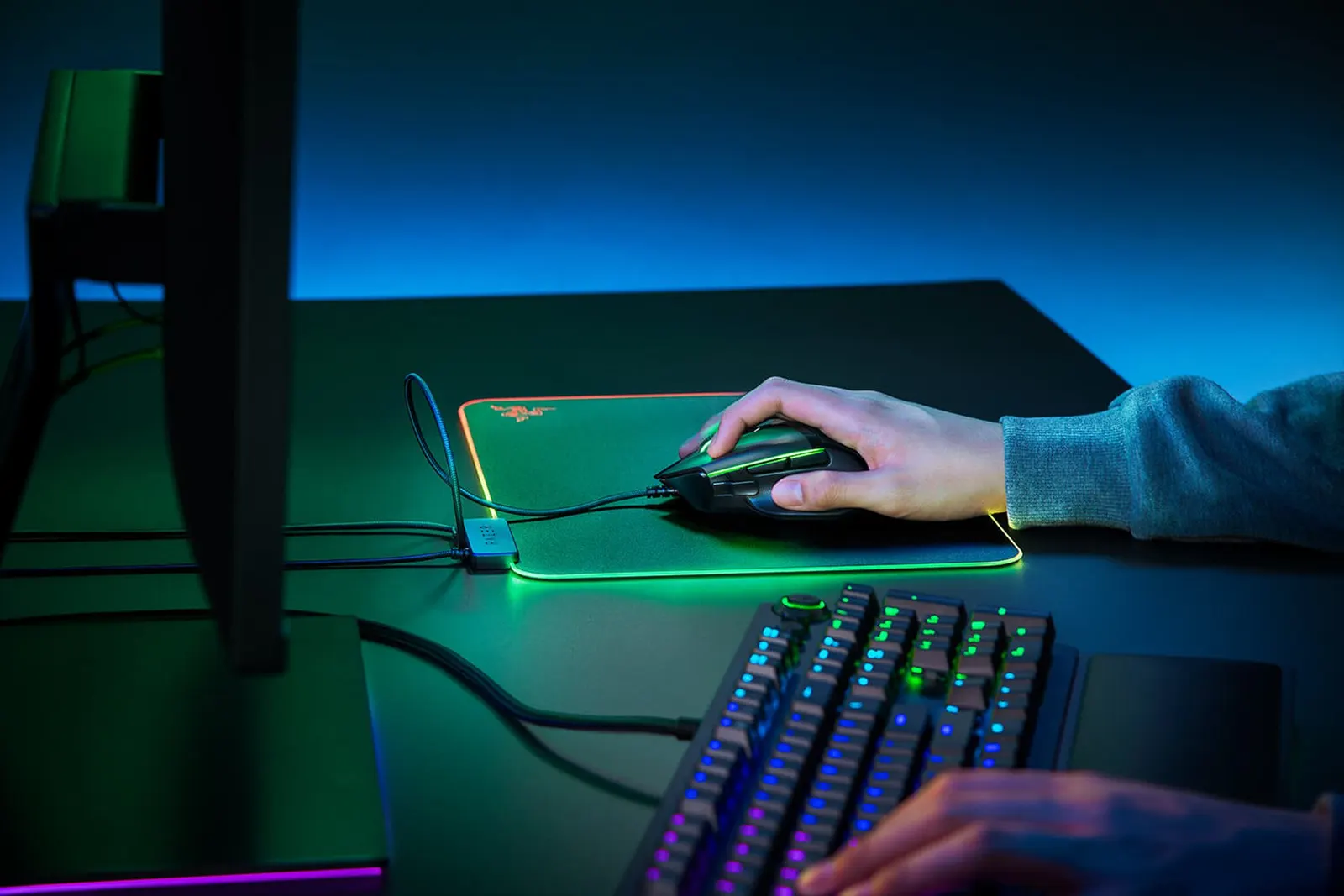 მაუს პადი Razer Mouse Pad Firefly V2, RGB, M (355x255x3mm), black
