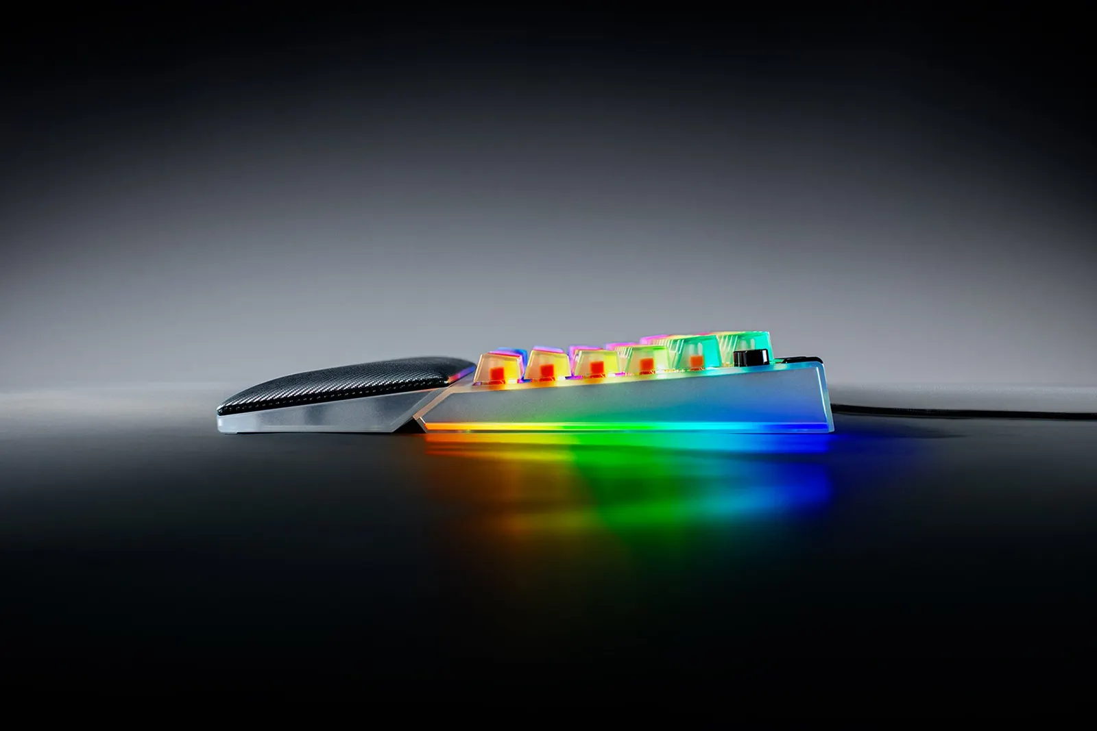 კლავიატურა Razer Keyboard BlackWidow V4 75% RGB 83key Mechanical Tactile Switch GEN-3, USB-A, EN, Phantom White Ed