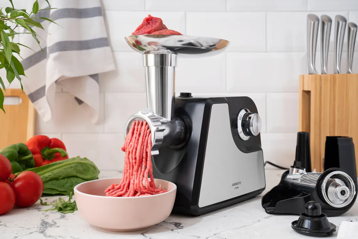 ხორცსაკეპი მანქანა Ardesto meat grinder, 1700W, 1.6kg/min, 2 cutting plates, sausages nozzle, tomato juicer, plastik/metal, black-silver