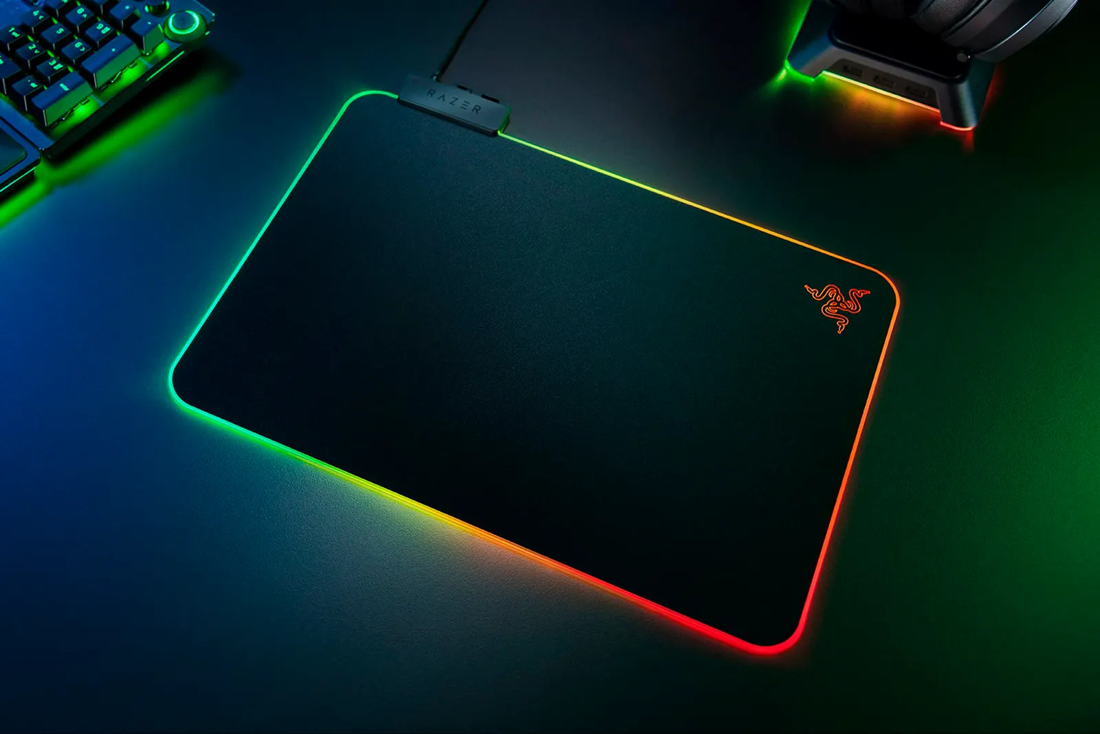 მაუს პადი Razer Mouse Pad Firefly V2, RGB, M (355x255x3mm), black