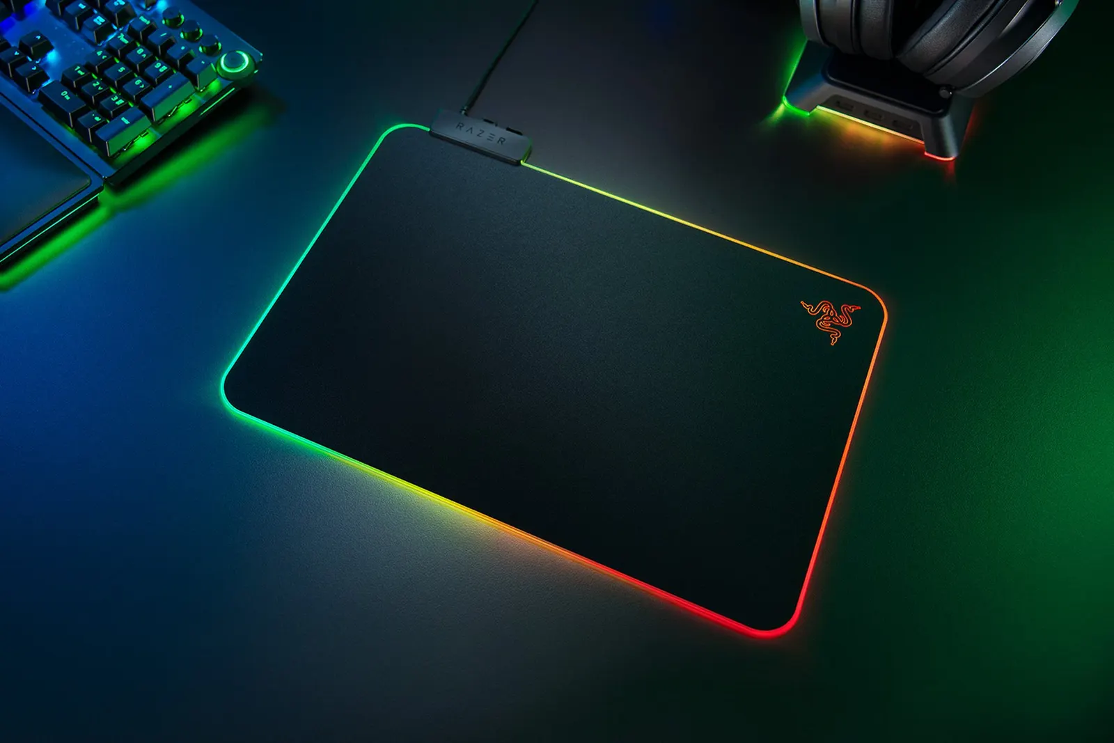 მაუს პადი Razer Mouse Pad Firefly V2, RGB, M (355x255x3mm), black