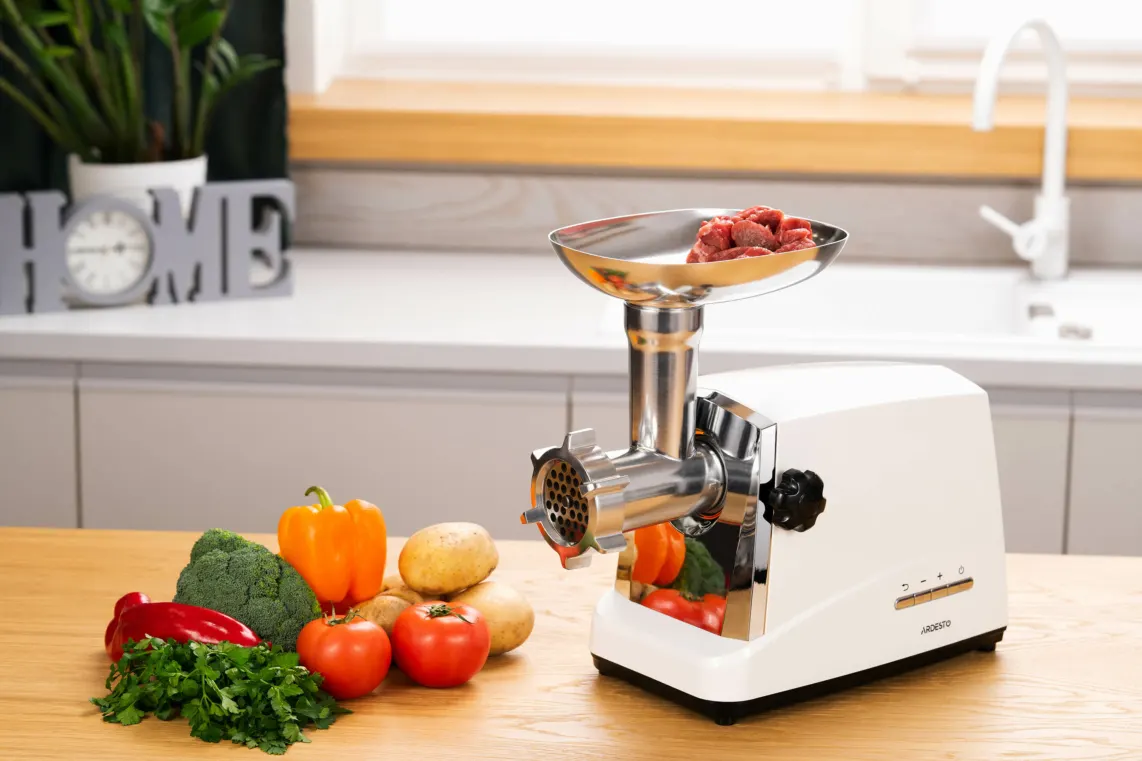 ARDESTO Meat grinder , 1750W, 2kg/min, 3 cutting plates, sausages nozzle, 4 veg.slicer, plastik, white-silver