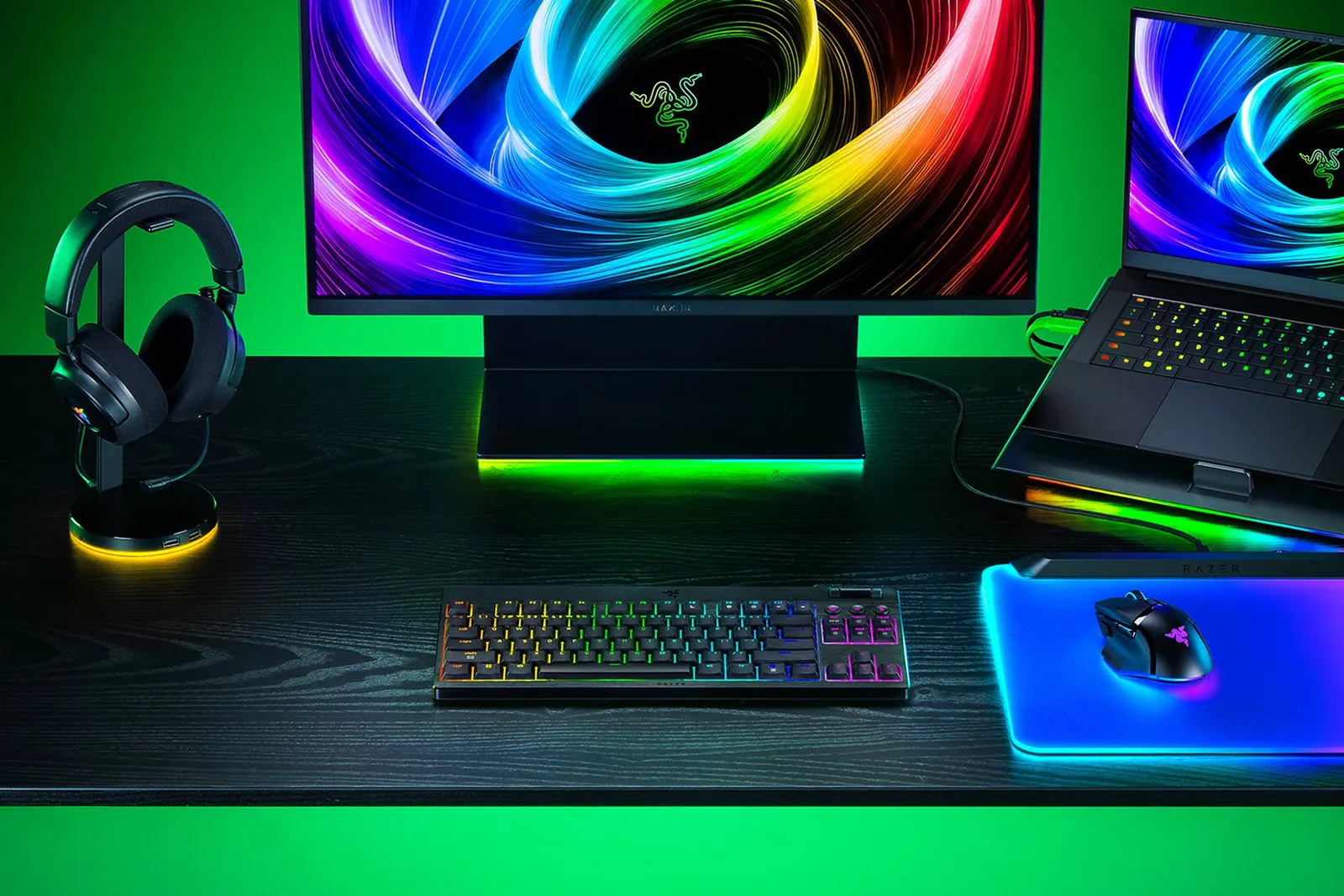 Razer Keyboard mechanical BlackWidow V4 Low-profile TKL HyperSpeed, 87key, Green Switch, USB-A/WL/BT, EN, RGB, black