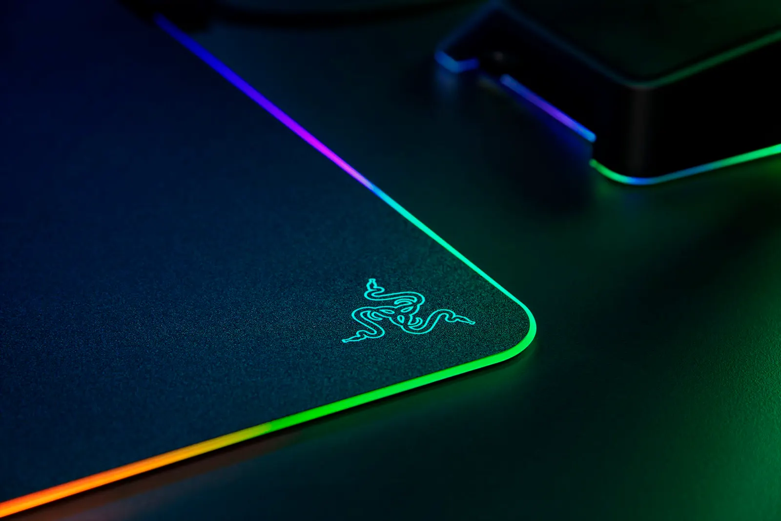 მაუს პადი Razer Mouse Pad Firefly V2, RGB, M (355x255x3mm), black
