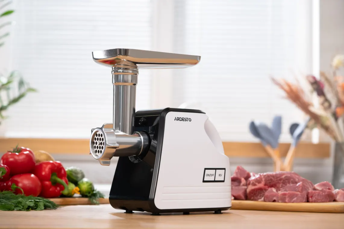 ხორცსაკეპი მანქანა Ardesto Meat grinder, 2300W, prod.-2.2kg/min, 4 cutting plates+for sausag.plates, tomato juicer, plastik, white-black