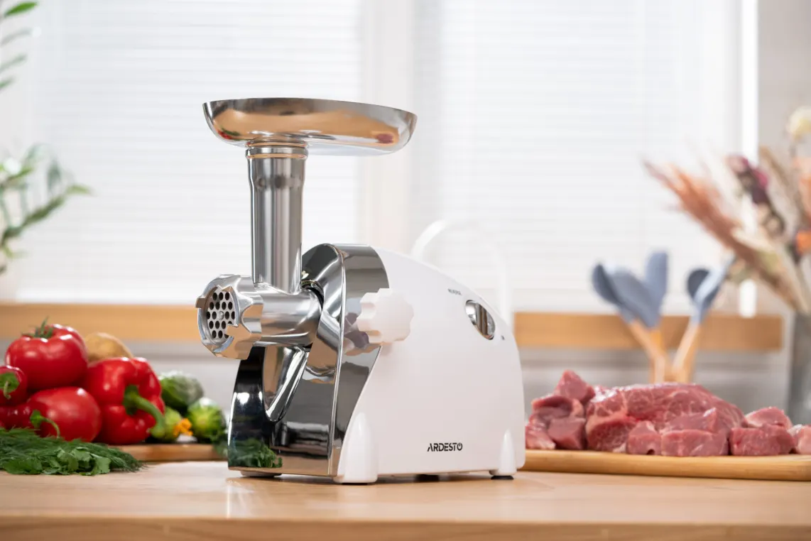 ხორცსაკეპი მანქანა Ardesto Meat grinder, 2000W, prod.-1.9kg/min, 3 cutting plates+for sausag.plates, 3 vegetable slicer, plastik, black-silver