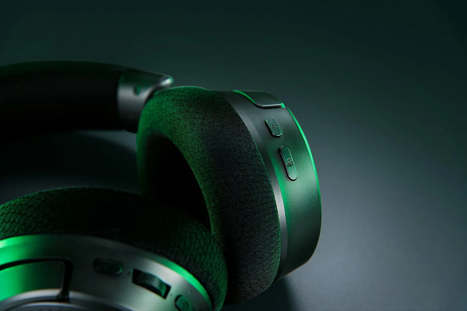 ყურსასმენი Razer Gaming Headset Kraken V4, USB-A/WL/BT, RGB, black