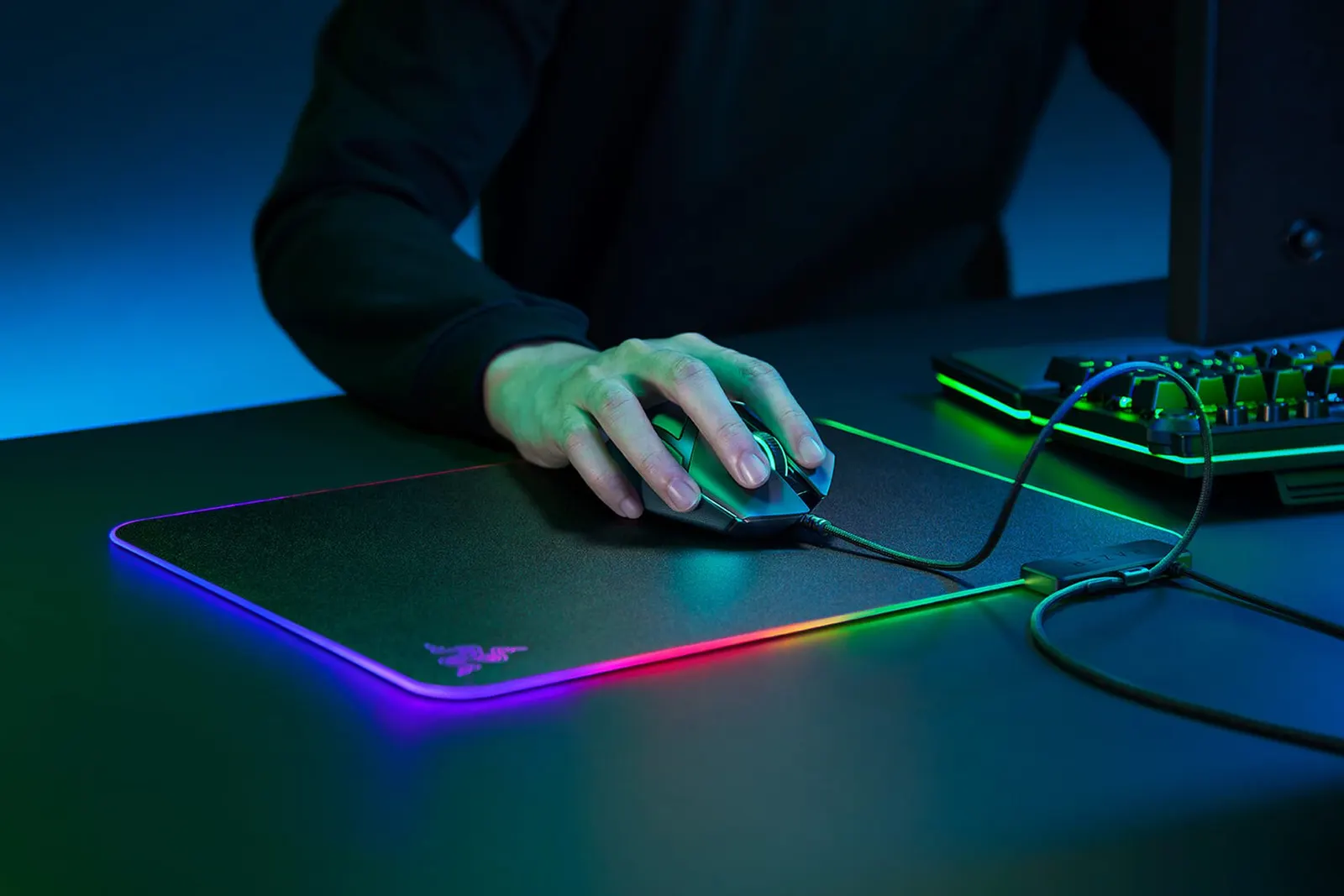 მაუს პადი Razer Mouse Pad Firefly V2, RGB, M (355x255x3mm), black